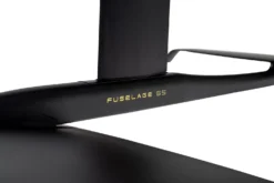 Unifiber Wing Foil Navigator 2023 - 1300 11 Unifiber Wing Foil Navigator 2023 - 1300 -Optimal Surfen Geschäft navigator foil plate adapter detail3