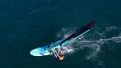 FANATIC Windsurf Board Gecko LTD 2023 - 122 20 FANATIC Windsurf Board Gecko LTD 2023 - 122 -Optimal Surfen Geschäft roccosotomayor geckoltd e pace lakegarda by maxbrinnich fanatic duotone dt fa13von14