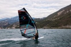 FANATIC Windsurf Board Blast HRS 2023 - 100 -Optimal Surfen Geschäft sarahjackson blasthrs23 s pace23 by sicrowtherfanatic duotone lakegarda d6i3733